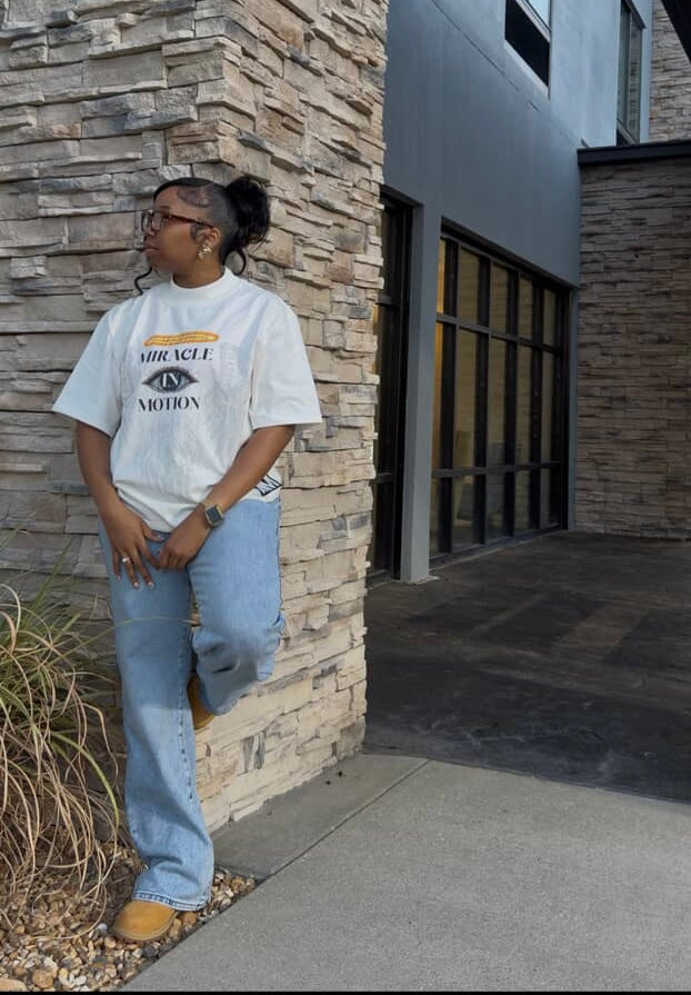 MIRACLE IN MOTION Signature Tee (White/Oversized)