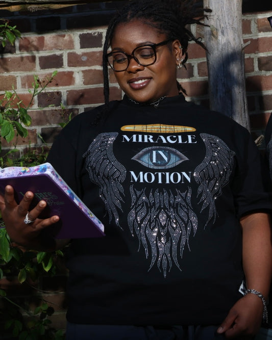 MIRACLE IN MOTION Signature Tee (Black/Oversized)