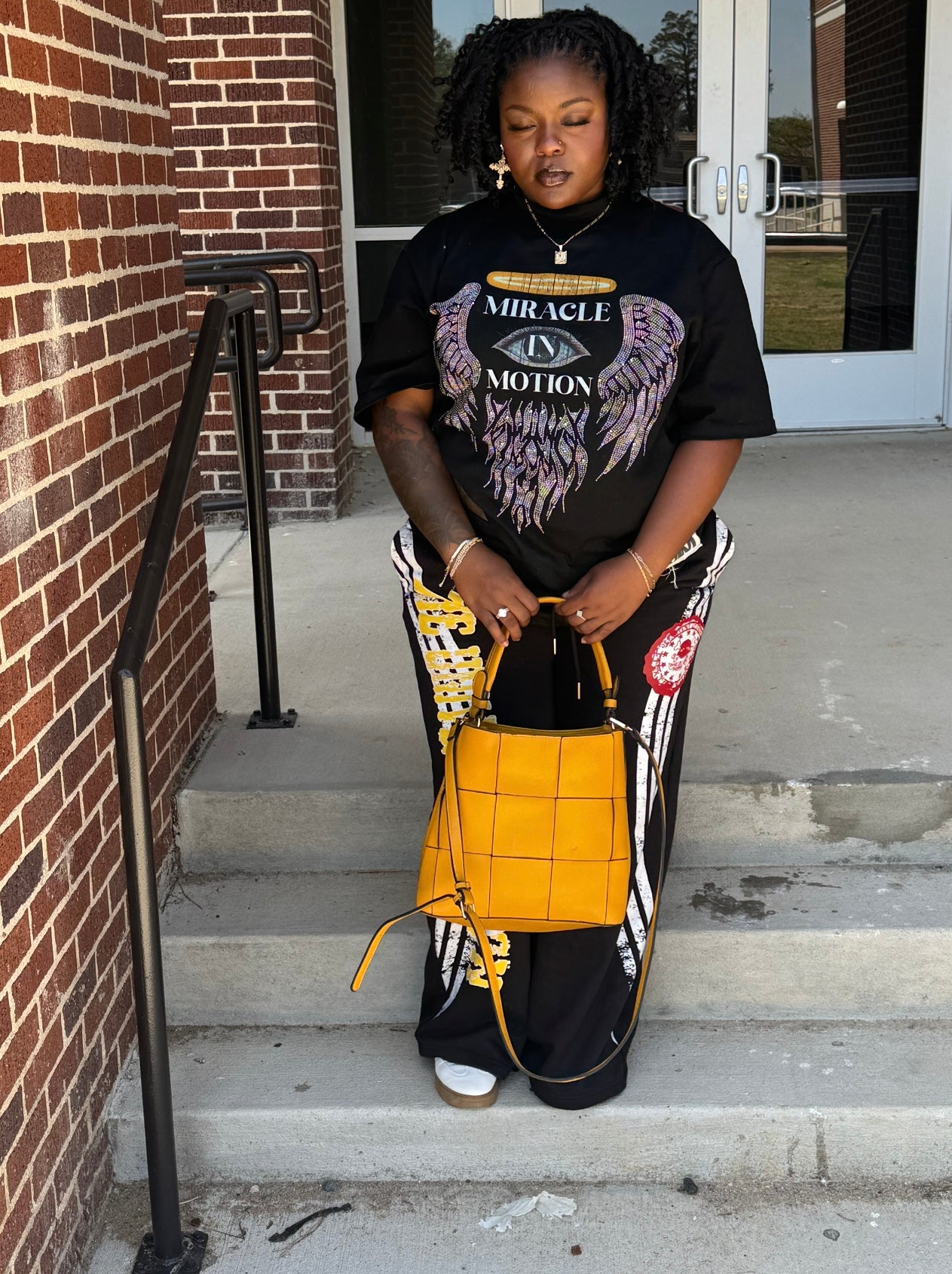 MIRACLE IN MOTION Signature Tee (Black/Oversized)